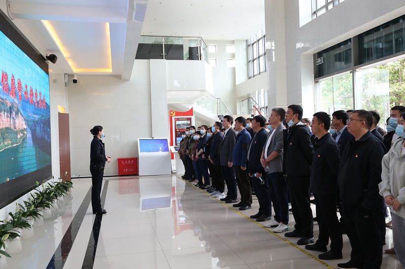 1683796985877082.jpg 聆聽講解(二).JPG