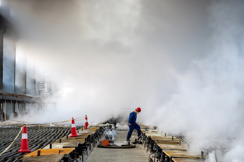 1735868284410717.jpg 改-電解車間員工查看槽溫槽酸情況 - 副本.jpg